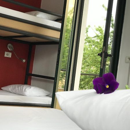 Destil Hostel Tirana Buitenkant foto