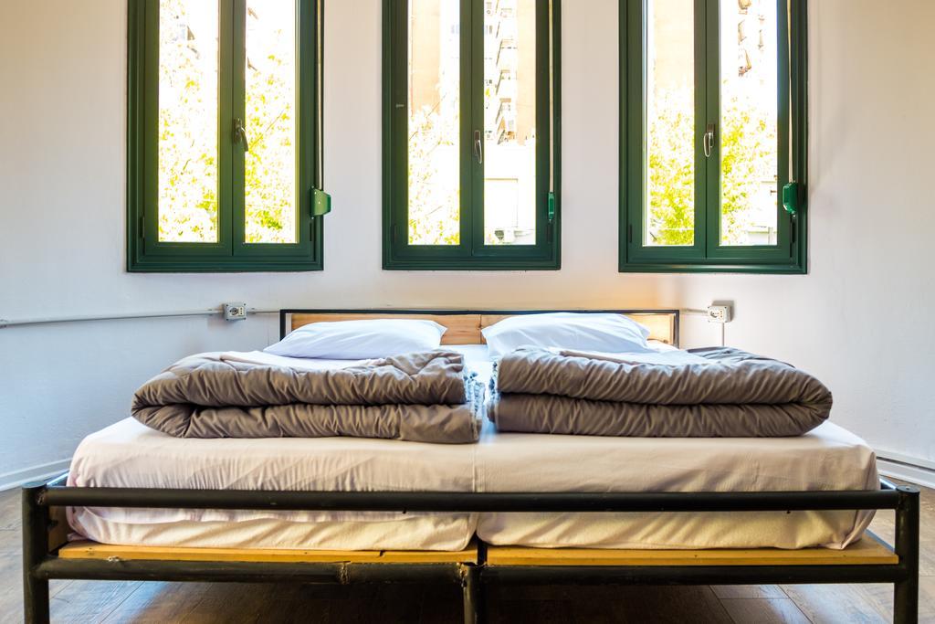 Destil Hostel Tirana Buitenkant foto