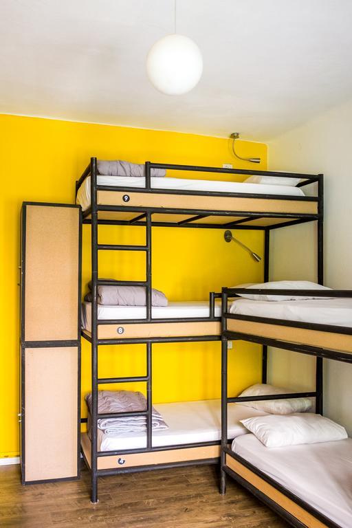 Destil Hostel Tirana Buitenkant foto