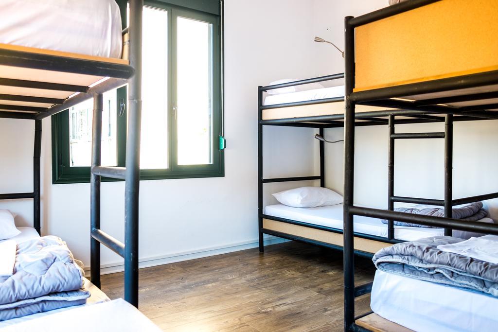 Destil Hostel Tirana Buitenkant foto