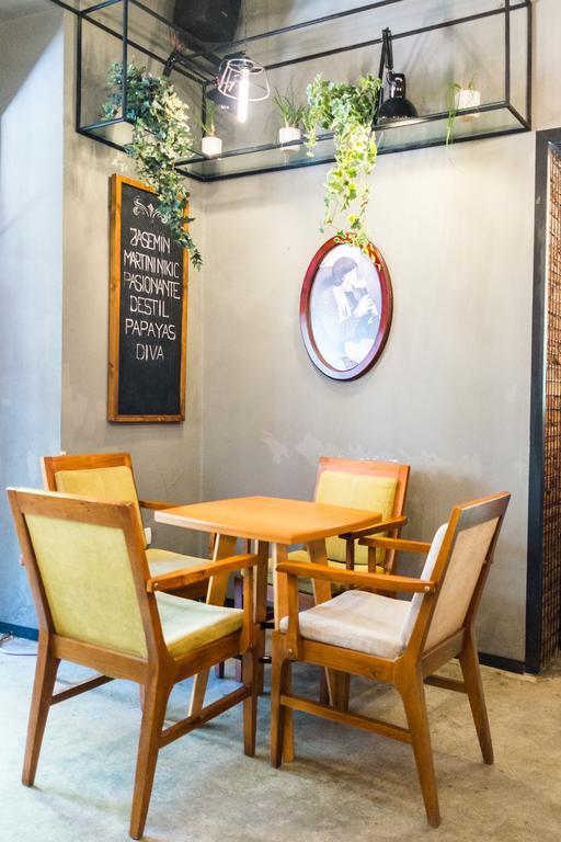 Destil Hostel Tirana Buitenkant foto