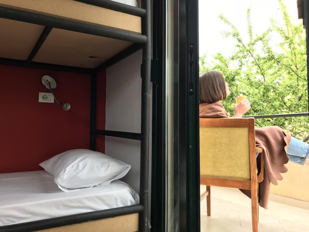 Destil Hostel Tirana Buitenkant foto